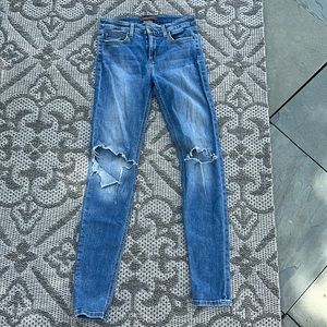 Joe’s distressed mid rise skinny Jean size 29